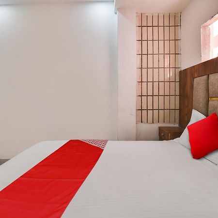Hotel O Golden King Guest House New Delhi Bagian luar foto