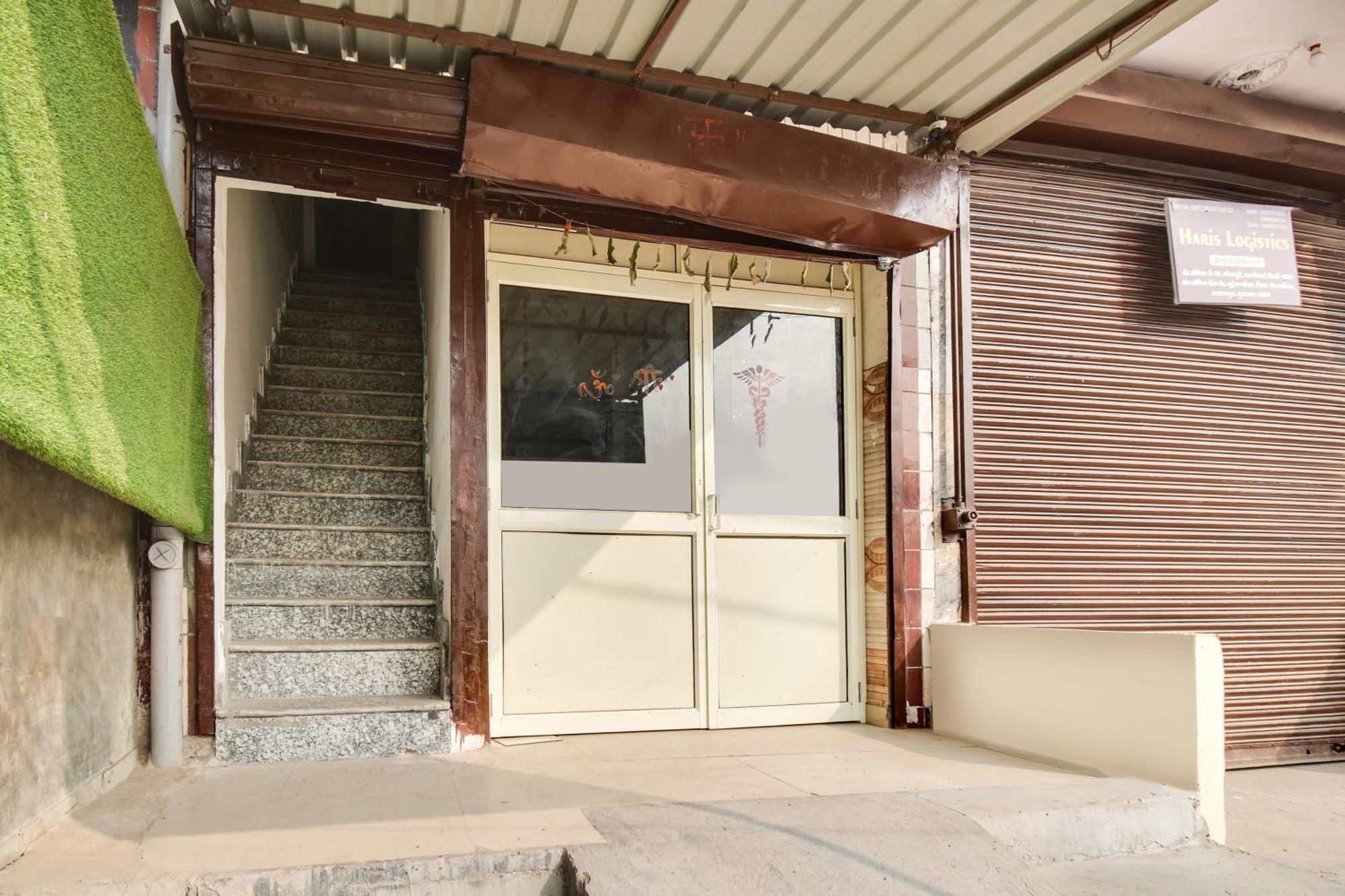 Hotel O Golden King Guest House New Delhi Bagian luar foto
