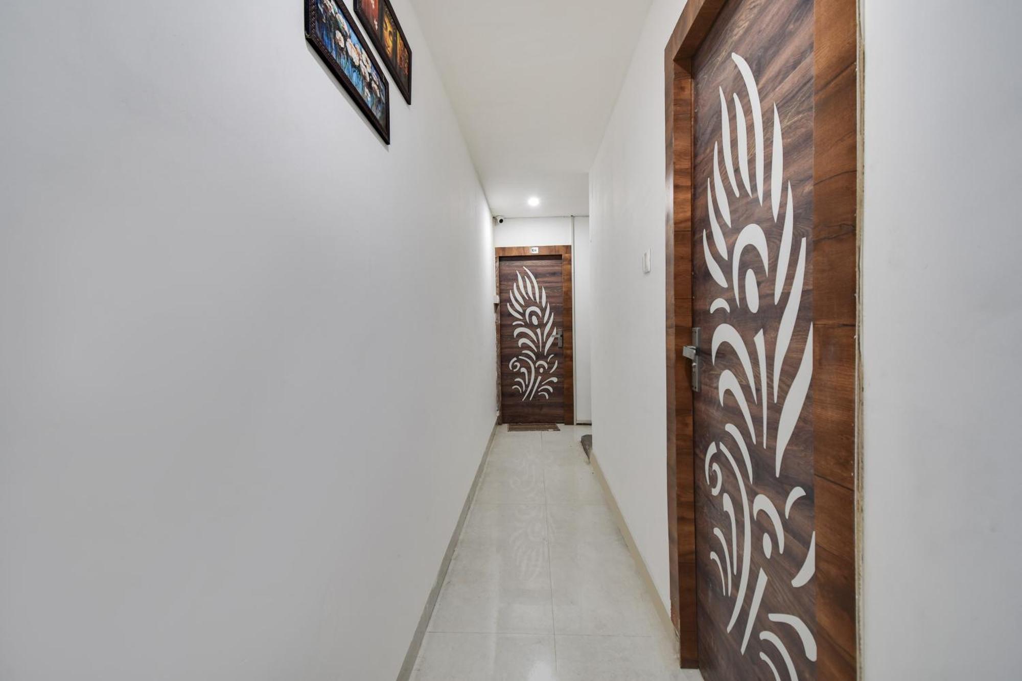Hotel O Golden King Guest House New Delhi Bagian luar foto