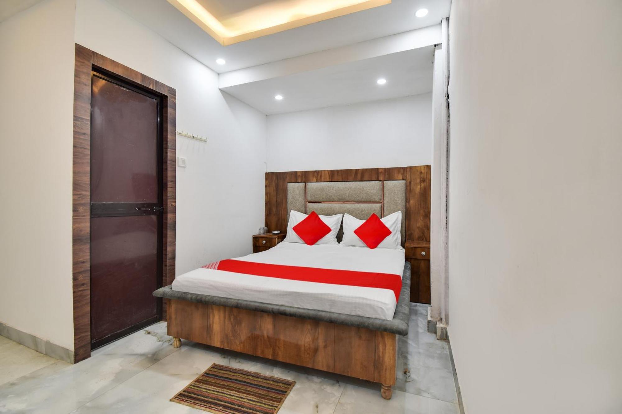 Hotel O Golden King Guest House New Delhi Bagian luar foto